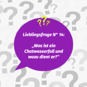 Eine große lila Sprechblase mit grünen Fragezeichen enthält deutschen Text: "Lieblingsfrage Nr 14: Was ist ein Chatwasserfall und wozu dient er?" Der Hintergrund ist mit grauen Fragezeichen gefüllt.
