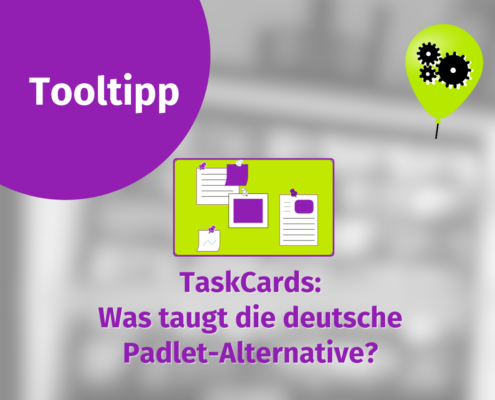 Grafik mit dem Titel "Tooltipp". In der Mitte ist ein stilisiertes digitales Pinnwand-Board zu sehen. Darunter steht: "TaskCards: Was taugt die deutsche Padlet-Alternative?" Rechts oben ein gelber Luftballon mit Zahnrädern.