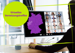 Eine Person an einem Schreibtisch nimmt an einem Videogespräch auf einem Computer teil. Der Bildschirm zeigt eine Deutschlandkarte mit einem Netz im Bundesland Nordrhein-Westfalen und mehreren Personen in Videochatfenstern. Der Text lautet: "Virtuelles Vernetzungstreffen"